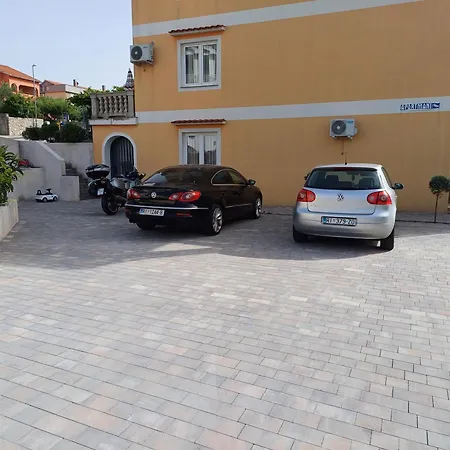 Apartmani Bulajic Krk Town Exterior photo